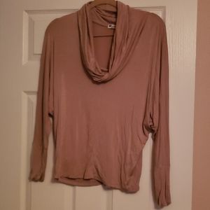 Size M. Kut from the kloth blush pink top.